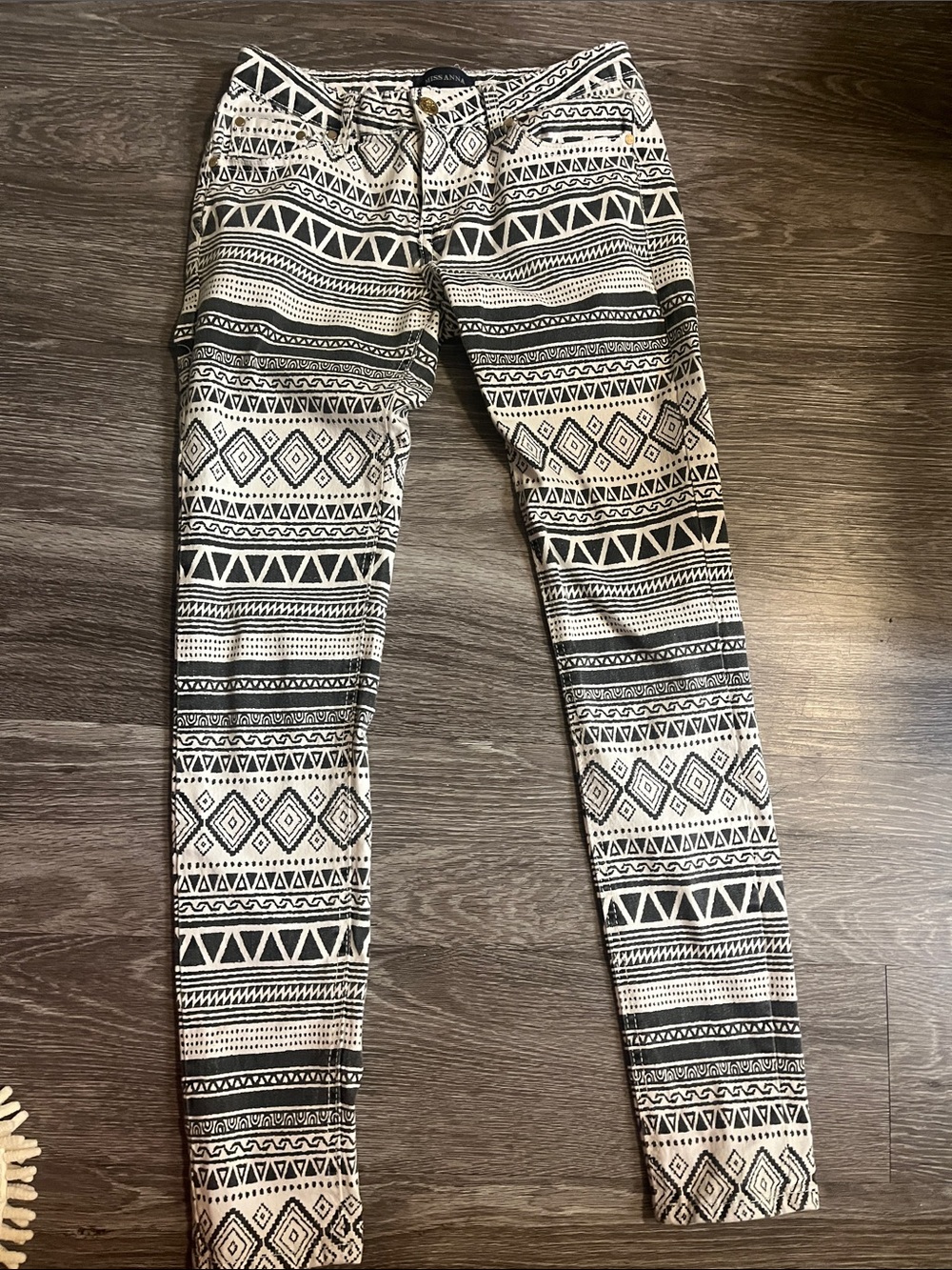 Low Rise!!! Black & White Aztec Print Stretch Jeans sz 40/ S stretch